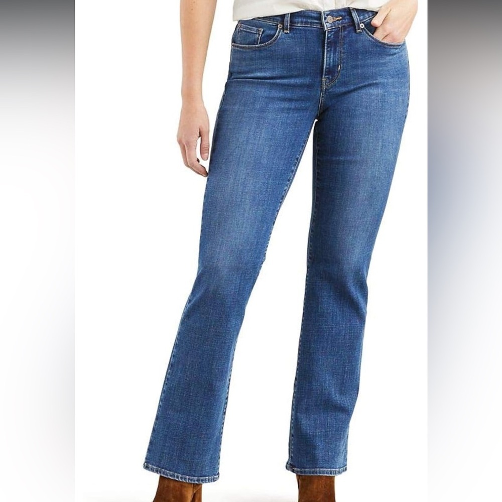 Women's Levi’s 515 Boot Cut Jeans in Classic Blue